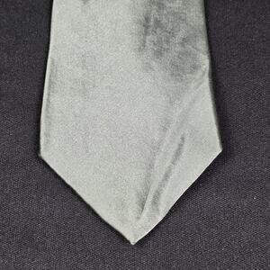 Fubu Men's Green Designer 100% Imported Silk Solid Necktie